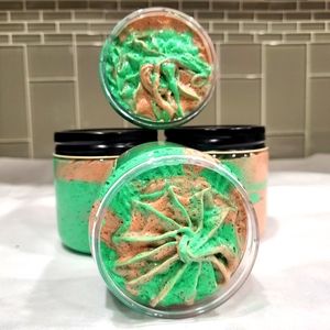 Cinnamon/Vanilla body scrub. 8 oz jar of awsomeness to exfoliate & soften skin